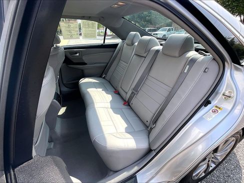 Used 2017 Toyota Camry XLE w/ Moonroof Package FWD image 31