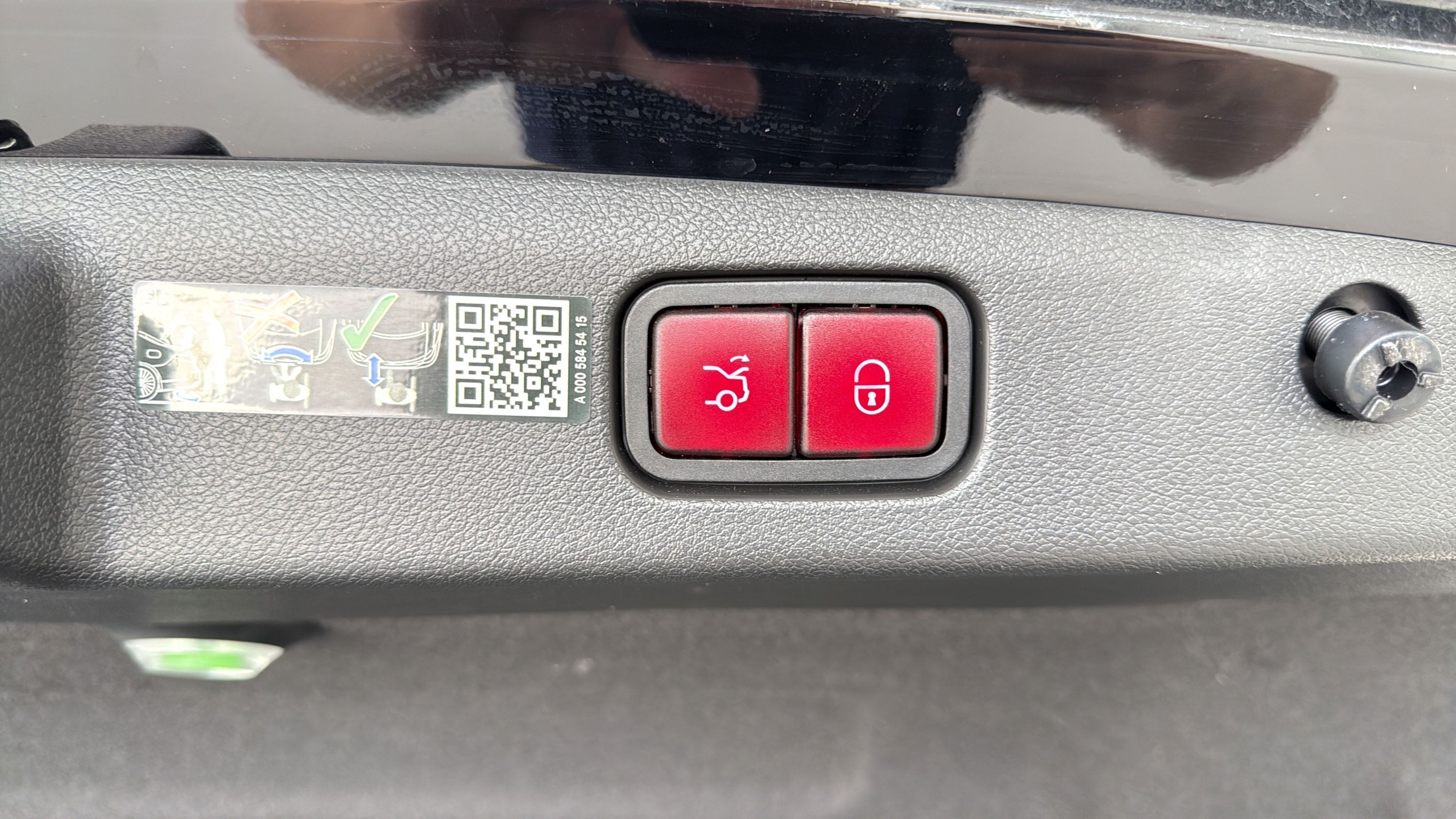 Certified 2025 Mercedes-Benz E 350 4MATIC Sedan w/ Winter Package image 11