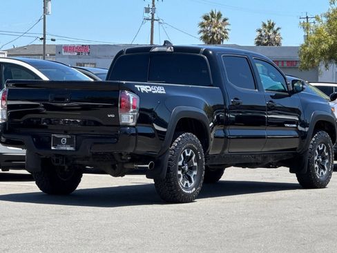 Used 2022 Toyota Tacoma TRD Off-Road w/ TRD Premium Off Road Package AWD/4WD image 2