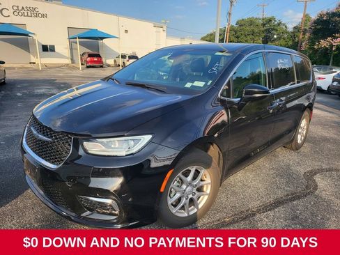Used 2025 Chrysler Pacifica Select FWD image 1