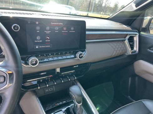 Used 2024 GMC Canyon Denali image 29