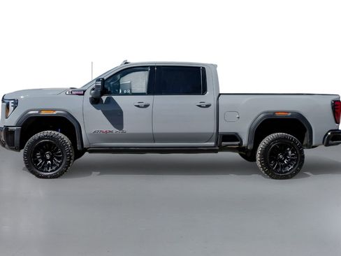 Used 2024 GMC Sierra 2500 AT4X image 9