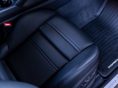 Certified 2024 Porsche Cayenne S AWD/4WD image 35