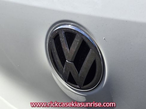 Used 2017 Volkswagen Tiguan Limited w/ Premium Package image 9