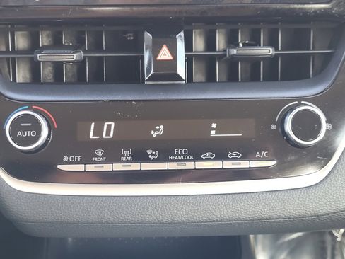 Used 2022 Toyota Corolla LE image 31