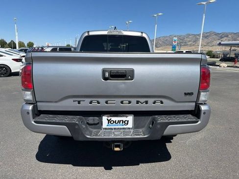 Used 2020 Toyota Tacoma TRD Off-Road w/ TRD Premium Off Road Package AWD/4WD image 8