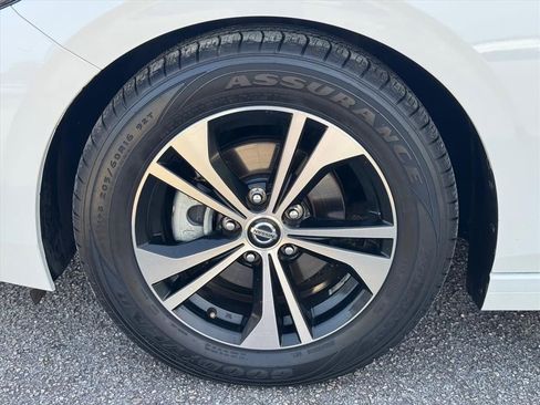 Used 2023 Nissan Sentra SV FWD image 9