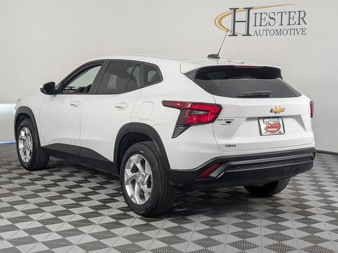 Used 2024 Chevrolet Trax LS w/ LS Convenience Package FWD image 5