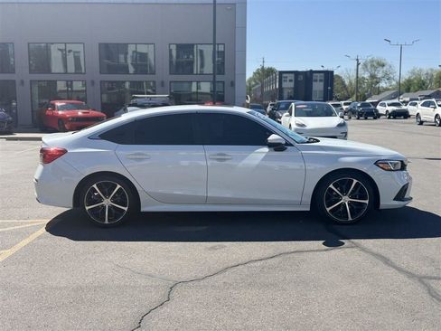 Used 2022 Honda Civic Touring image 8