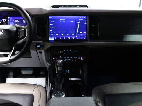 Used 2024 Ford Bronco Wildtrak image 18