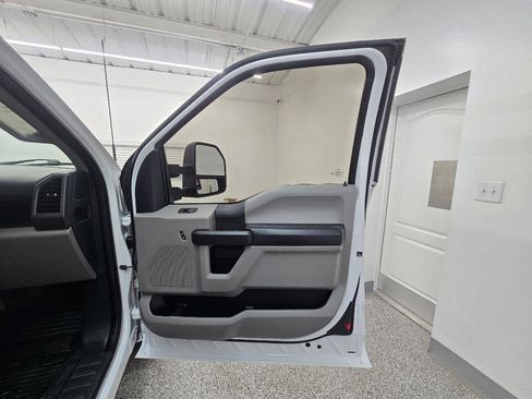 Used 2022 Ford F350 XL w/ Power Equipment Group image 26