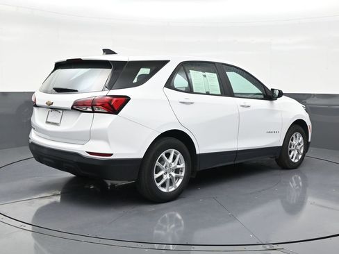 Used 2022 Chevrolet Equinox LS FWD image 5