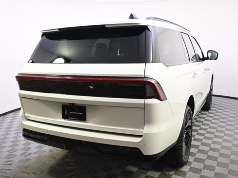 New 2026 Lincoln Navigator Reserve w/ Jet Appearance Package AWD/4WD image 6