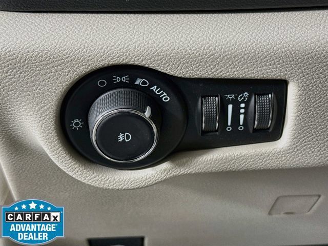 Used 2021 Chrysler Pacifica Touring-L FWD image 10