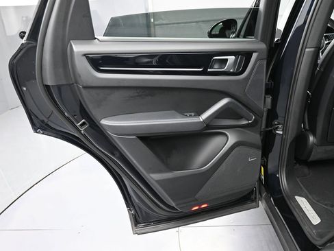 Certified 2022 Porsche Cayenne AWD/4WD image 23