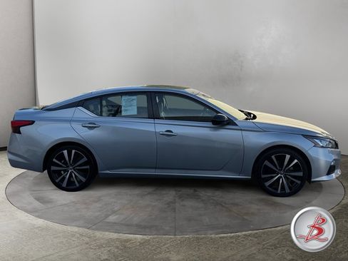 Used 2022 Nissan Altima 2.5 SR FWD image 8
