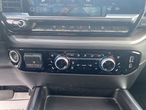 Used 2025 GMC Sierra 2500 SLT image 17