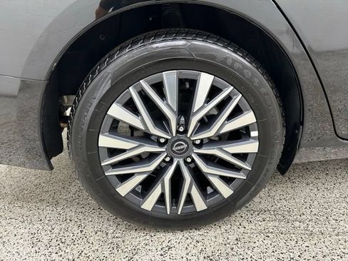 Used 2025 Nissan Altima 2.5 SV FWD image 27