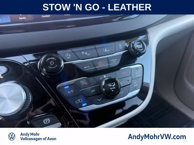 Used 2024 Chrysler Pacifica Touring-L FWD image 26