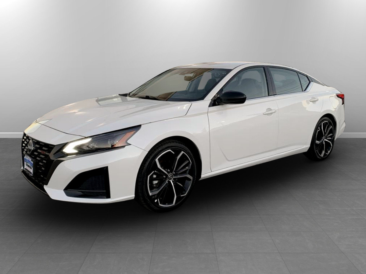 Used 2024 Nissan Altima 2.5 SR FWD image 3