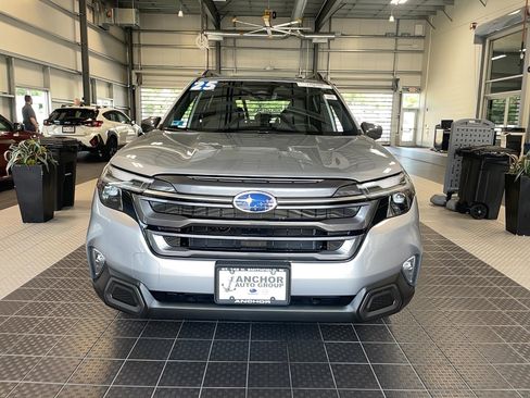 Used 2025 Subaru Forester Limited image 2
