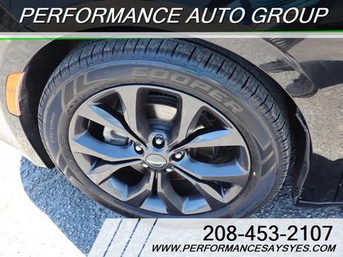 Used 2020 Chrysler Pacifica Touring-L Plus FWD image 15