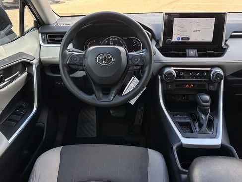 Used 2025 Toyota RAV4 XLE FWD image 10