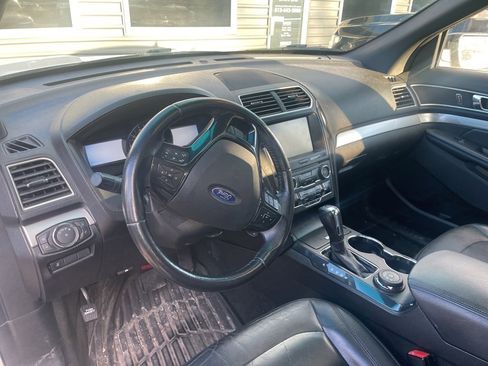 Used 2016 Ford Explorer XLT w/ Equipment Group 202A image 15