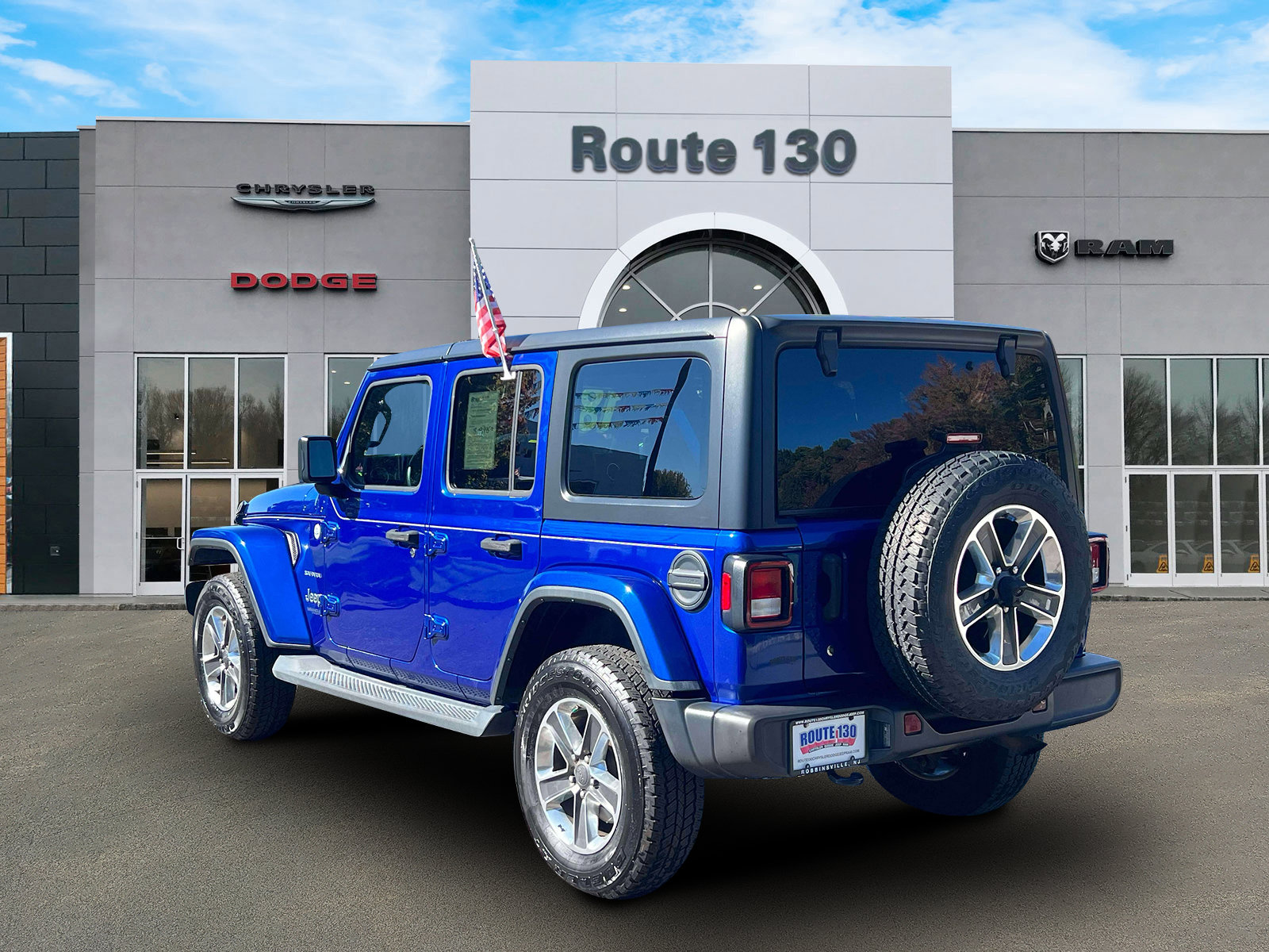 Used 2018 Jeep Wrangler Unlimited Sahara w/ Dual Top Group AWD/4WD image 3