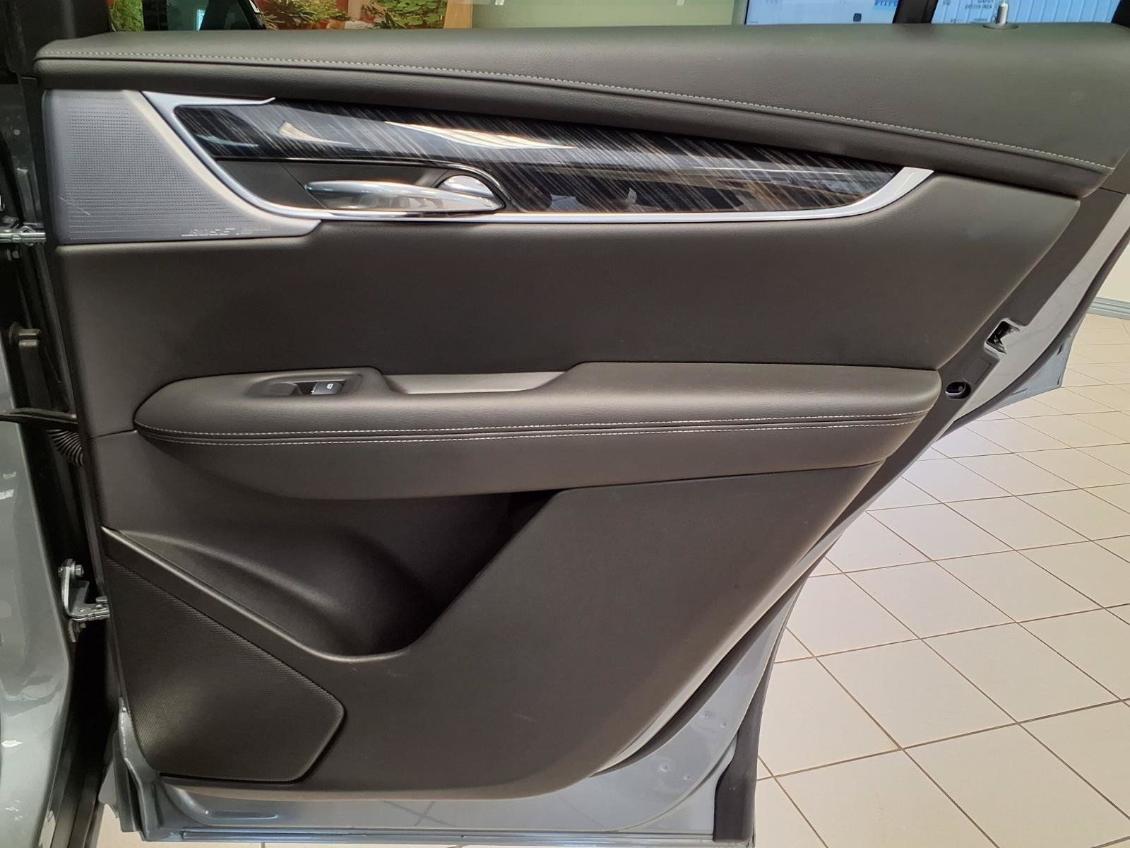 Certified 2025 Cadillac XT6 Premium Luxury FWD image 13