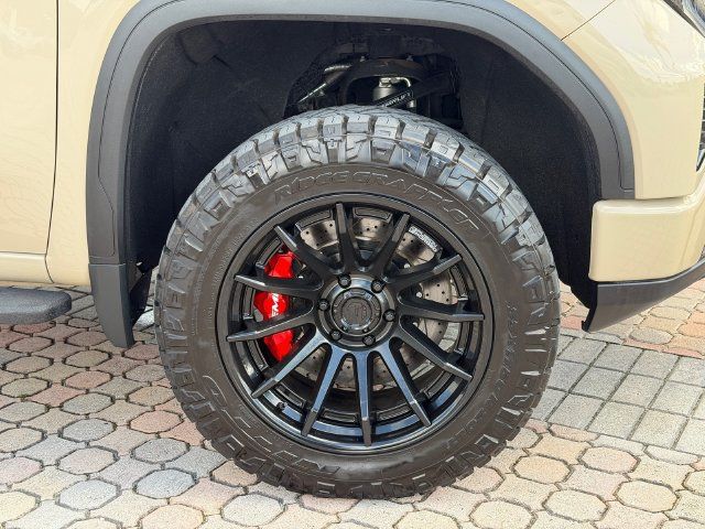 Used 2022 GMC Sierra 1500 AT4 w/ AT4 Premium Package AWD/4WD image 17