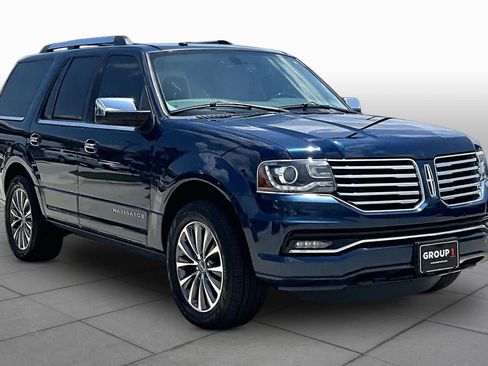Used 2017 Lincoln Navigator Select RWD image 3