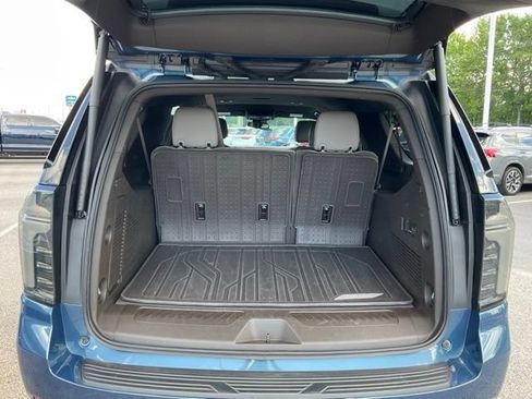 Used 2025 Chevrolet Suburban LT w/ Comfort Package AWD/4WD image 19