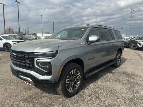 Used 2025 Chevrolet Suburban Z71 image 7