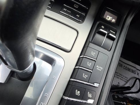 Used 2011 Porsche Cayenne Turbo AWD/4WD image 20
