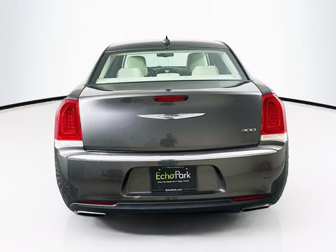 Used 2015 Chrysler 300 Limited RWD image 7