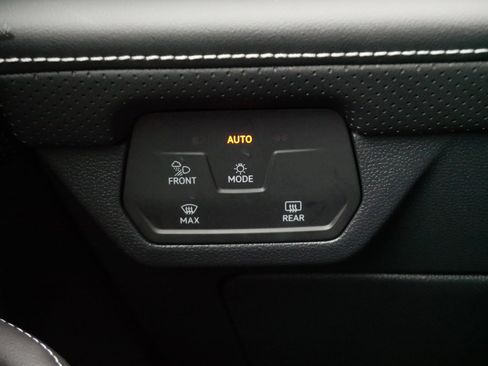 Certified 2025 Volkswagen Atlas SEL Premium R-Line image 26