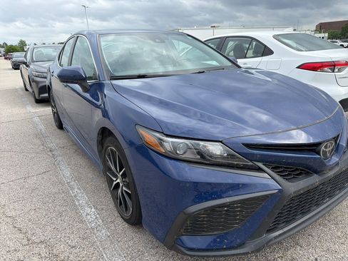 Used 2024 Toyota Camry SE image 3