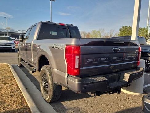 Used 2022 Ford F250 Lariat w/ Black Appearance Package image 2