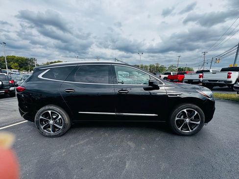 Used 2021 Buick Enclave Essence image 2