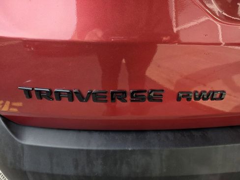 Used 2022 Chevrolet Traverse RS image 40