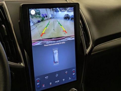 Used 2024 Ford Edge Titanium image 13