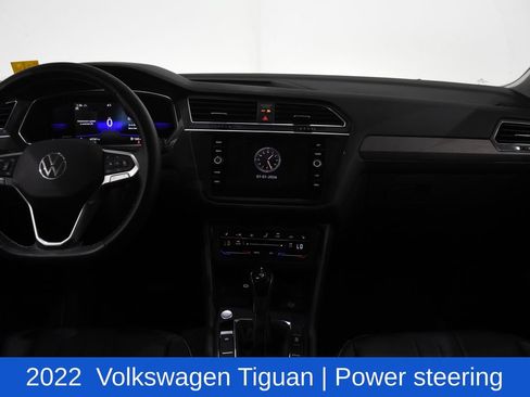 Used 2022 Volkswagen Tiguan SE w/ Panoramic Sunroof Package AWD/4WD image 8