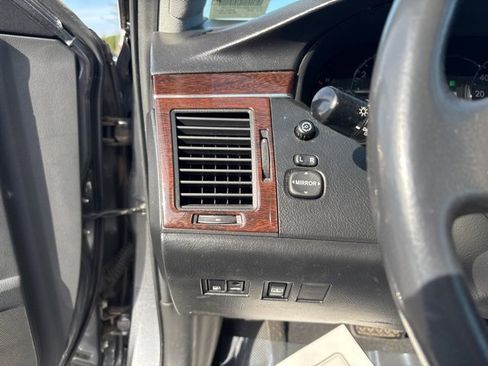 Used 2010 Toyota Avalon Limited image 16