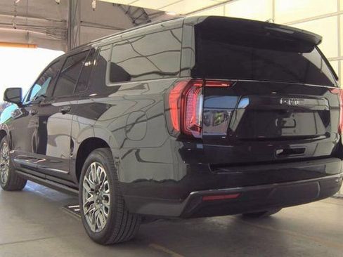 Used 2024 GMC Yukon XL Denali Ultimate AWD/4WD image 3