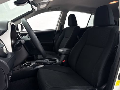 Used 2017 Toyota RAV4 LE FWD image 17