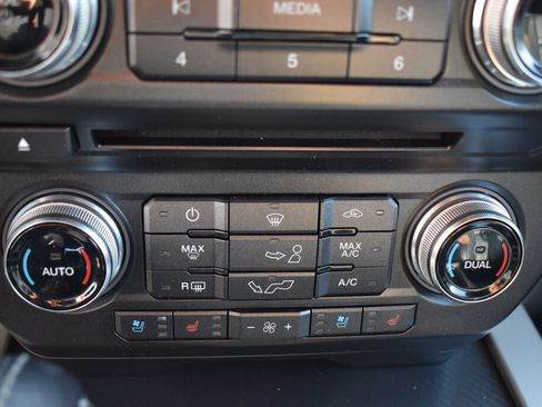 Used 2018 Ford F150 Lariat w/ Equipment Group 502A Luxury AWD/4WD image 13