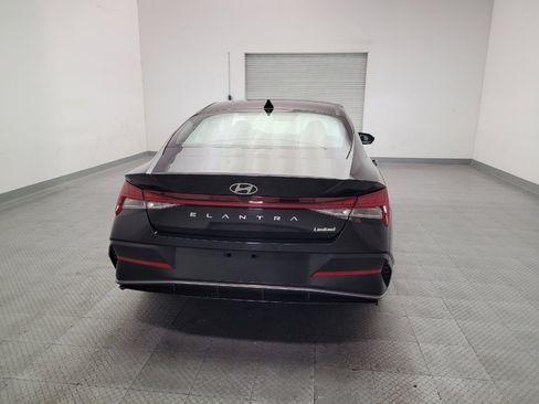 Used 2025 Hyundai Elantra Limited FWD image 7