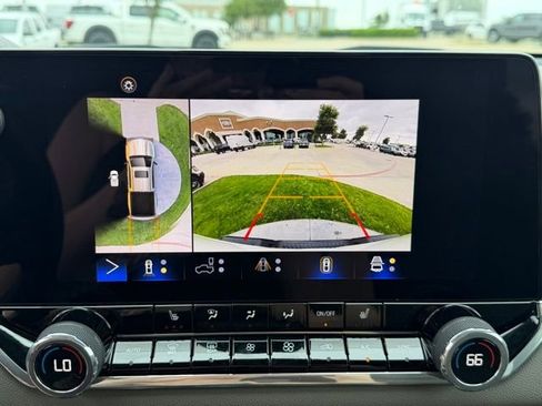 Used 2024 Chevrolet Colorado ZR2 w/ Technology Package image 16