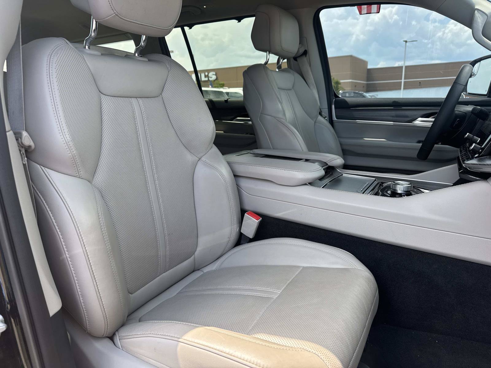 Used 2023 Jeep Wagoneer Series III w/ Convenience Group I RWD image 14